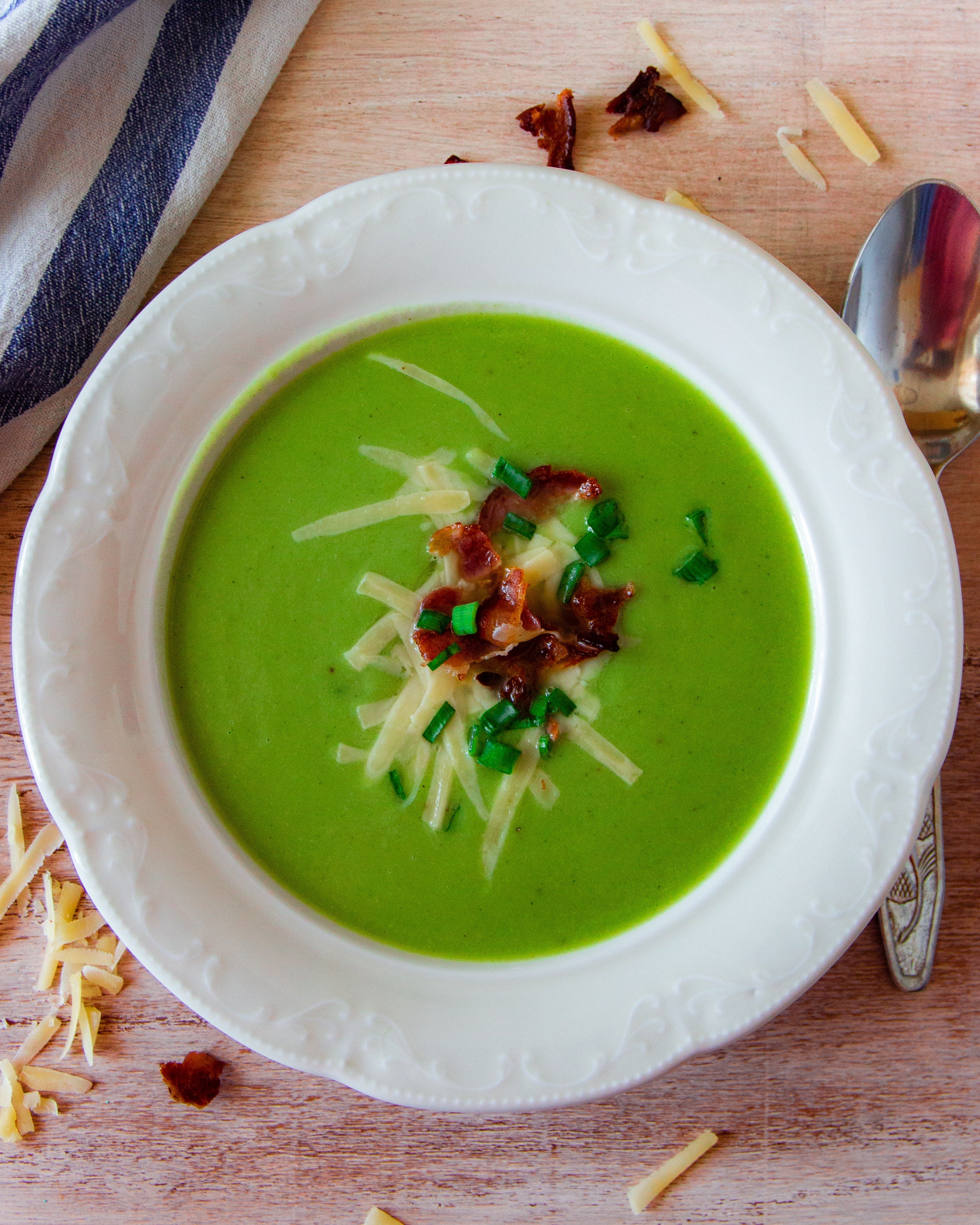 Sopa fría de pepino y aguacate